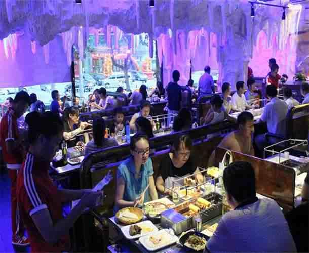 很久以前燒烤店現(xiàn)場火爆